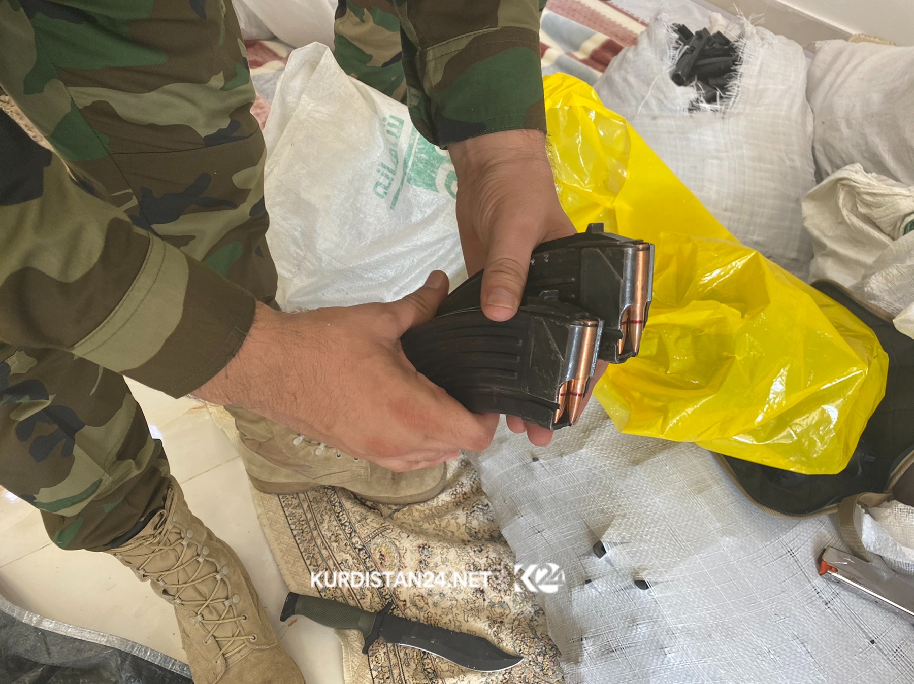بەوێنە... دەمانچە قاچاغە دەستبەسەرداگیراوەکانی ماڵەکەی هەولێر